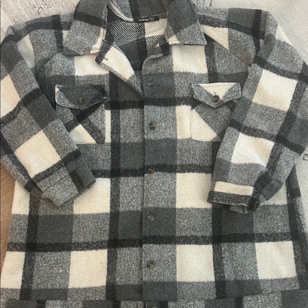 Boohoo Gray & White Plaid Button-Down Shacket Jacket